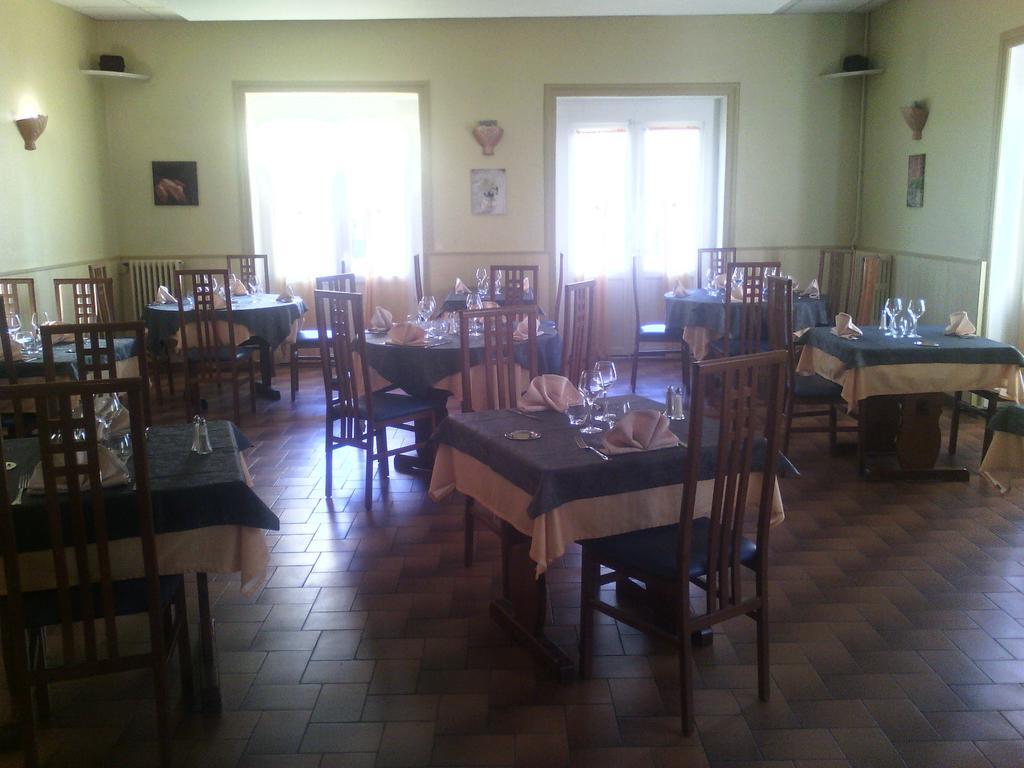 Logis Hotel Des Voyageurs Restaurant La Bonne Tabl'Hay Livron-sur-Drome Exterior photo