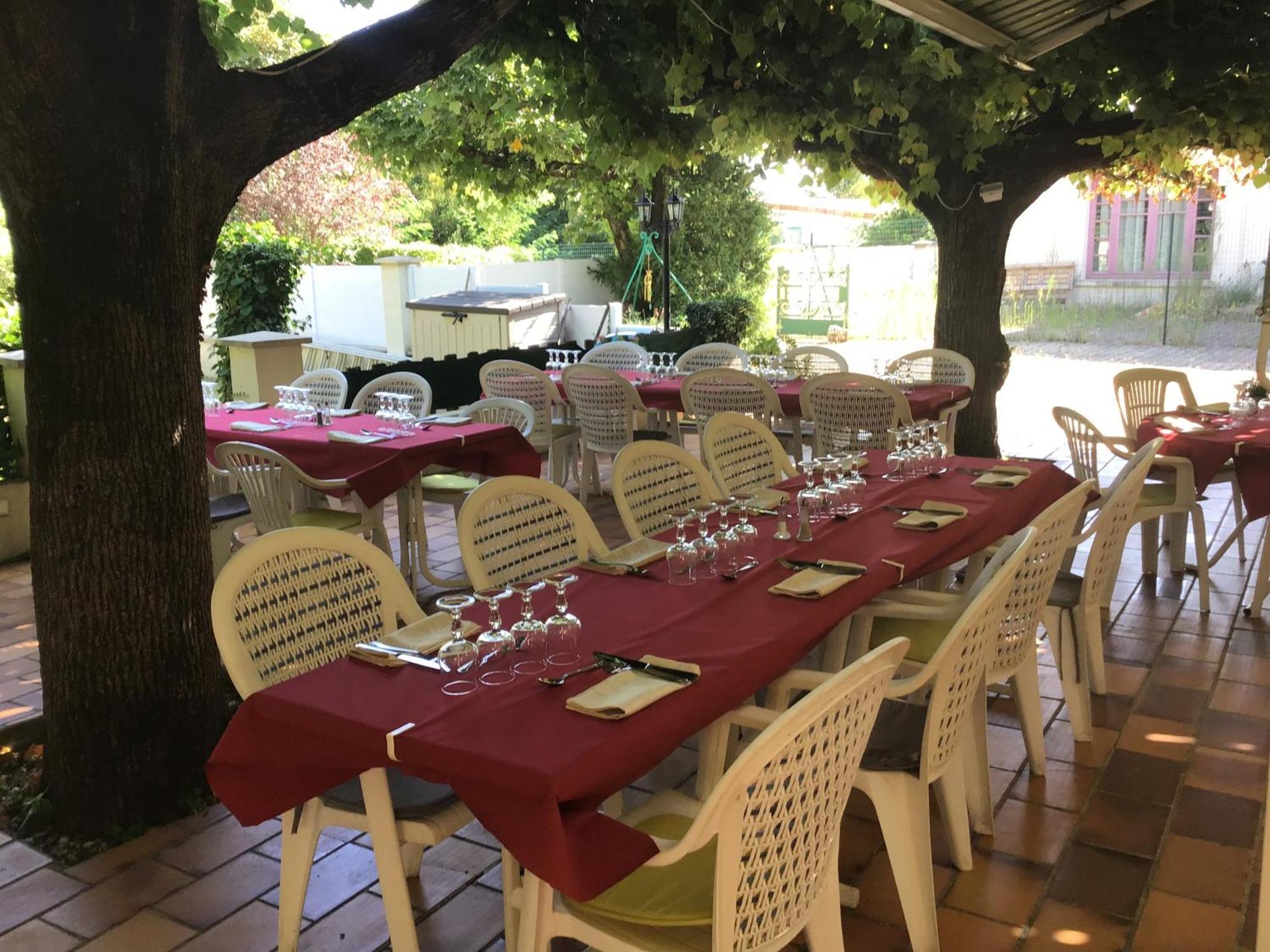 Logis Hotel Des Voyageurs Restaurant La Bonne Tabl'Hay Livron-sur-Drome Exterior photo
